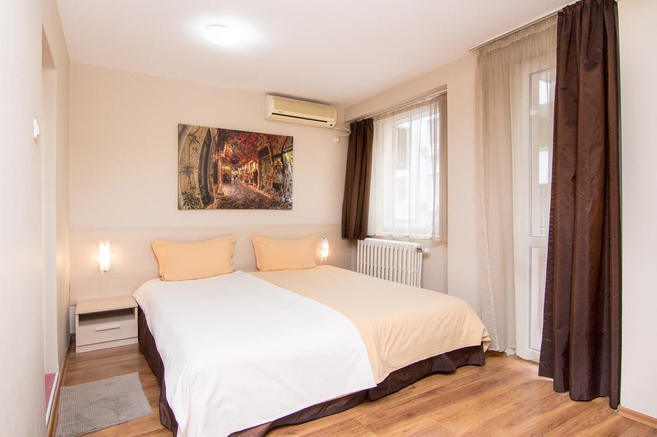 Отель Family Hotel Madrid София-16