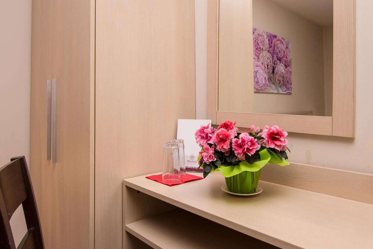 Отель Family Hotel Madrid София-19