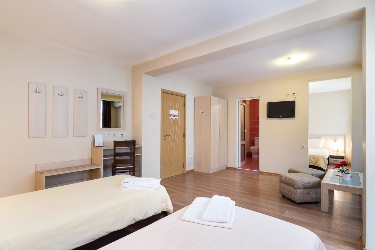 Отель Family Hotel Madrid София