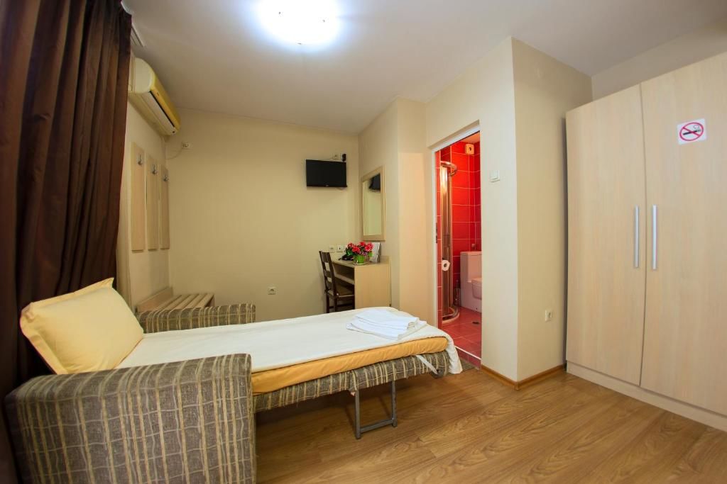 Отель Family Hotel Madrid София