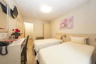 Отель Family Hotel Madrid София Двухместный номер с 2 отдельными кроватями-1