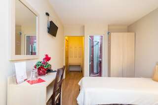 Отель Family Hotel Madrid София Двухместный номер с 2 отдельными кроватями-2