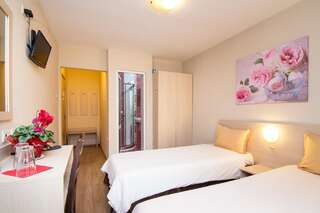Отель Family Hotel Madrid София Двухместный номер с 2 отдельными кроватями-4